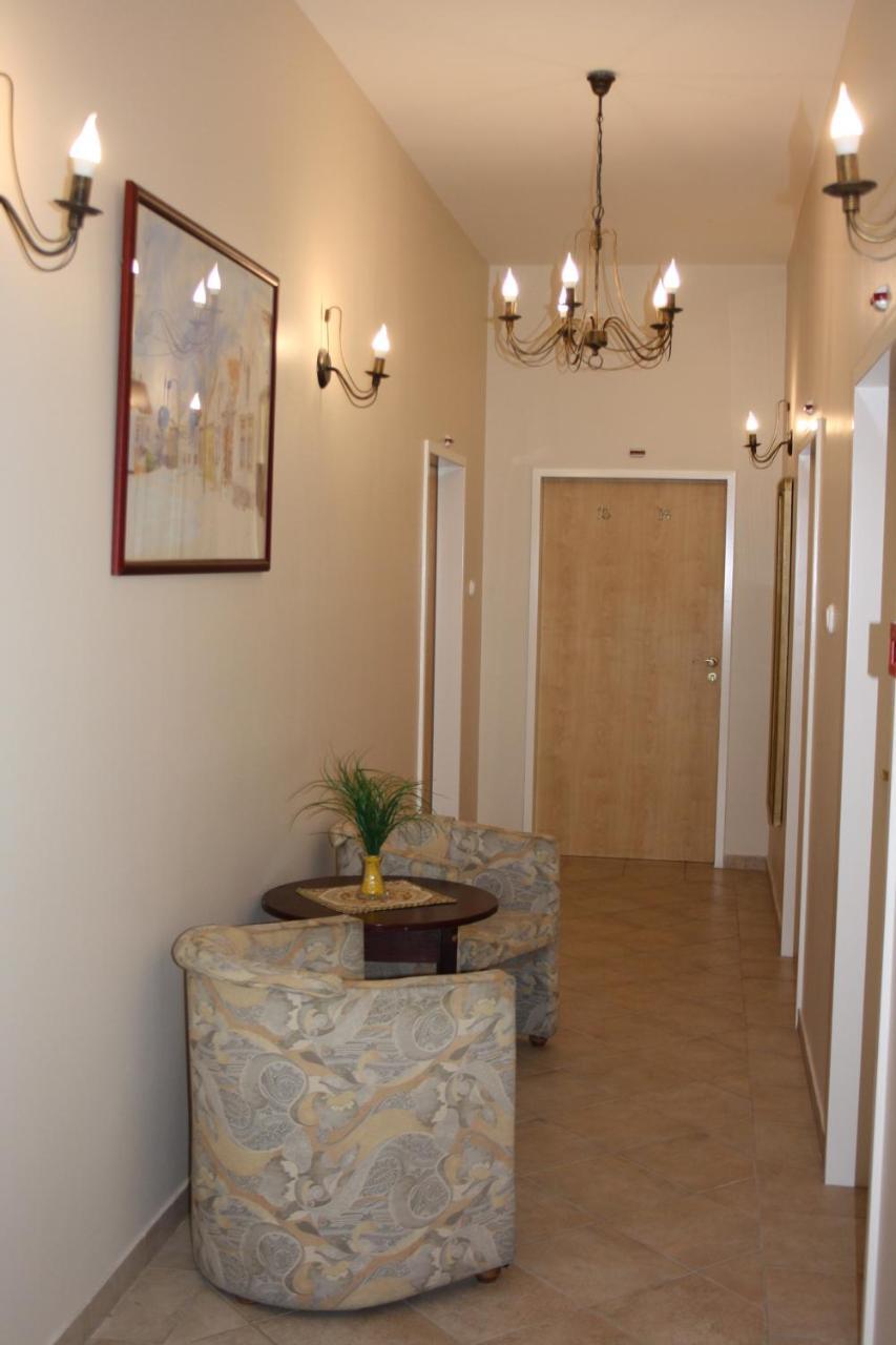 Couette-café Polus 3*
