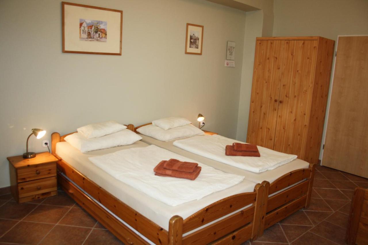 Couette-café Polus 3*